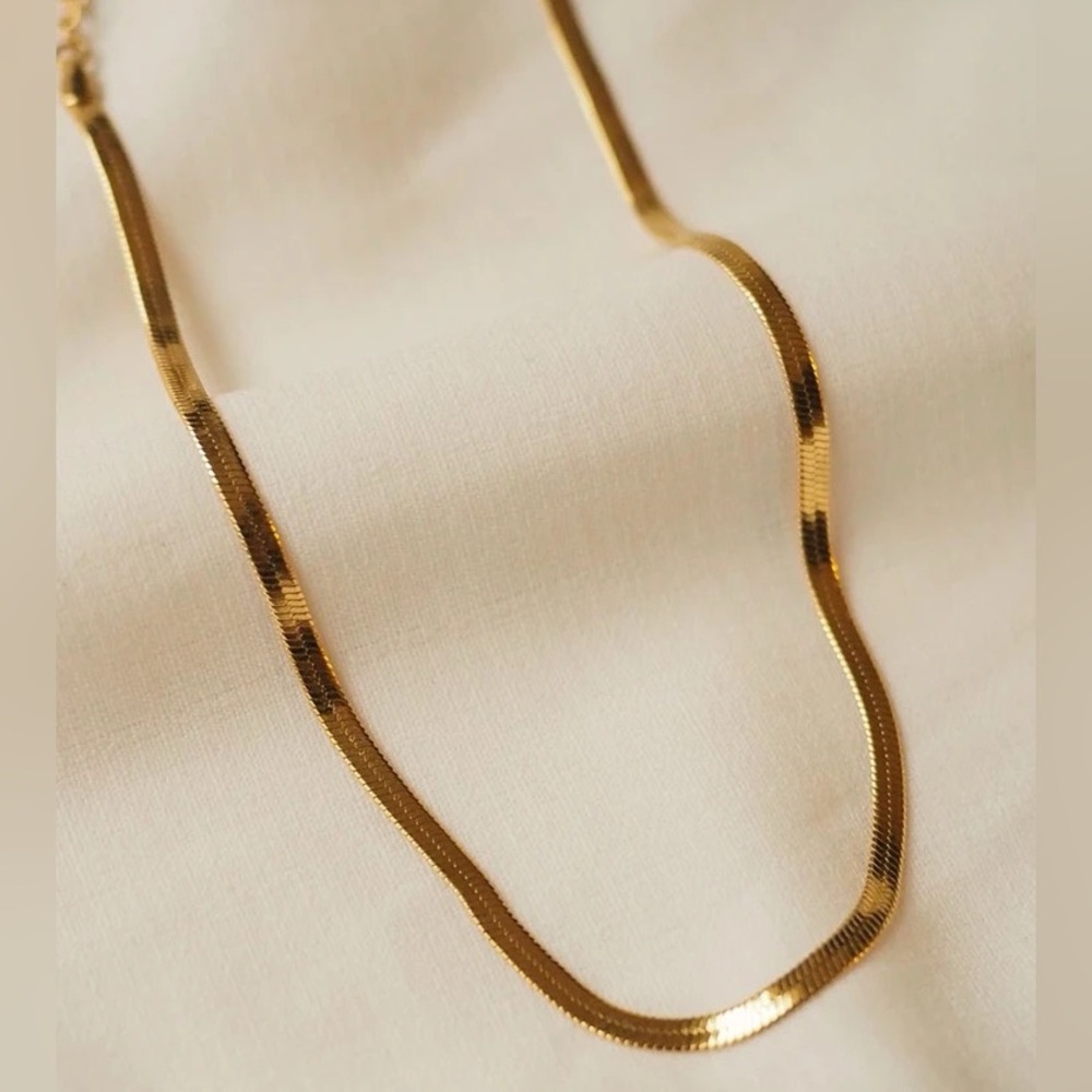 18K Herringbone Choker Necklace